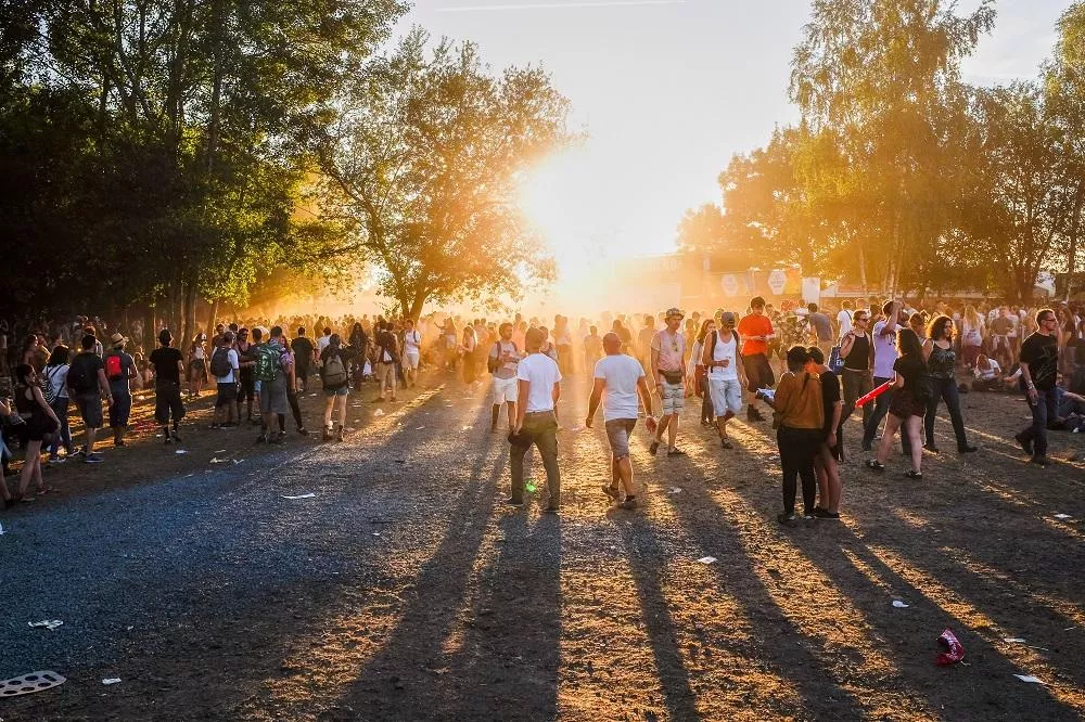 Illustration pour dour-3