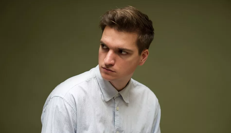 Illustration pour Fyfe&nbsp;: « On dit souvent aux hommes qu&rsquo;ils ne doivent pas montrer leurs émotions, et c&rsquo;est ridicule »