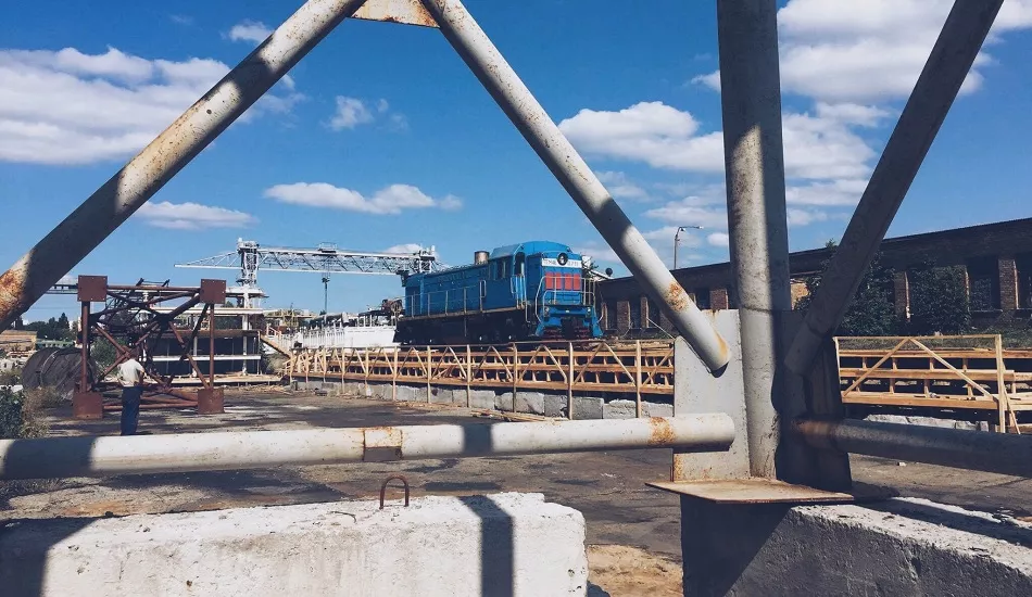 Illustration pour À Kiev, le Brave! Factory s&rsquo;installe dans une usine pour un week-end entre techno, art contemporain et décor industriel