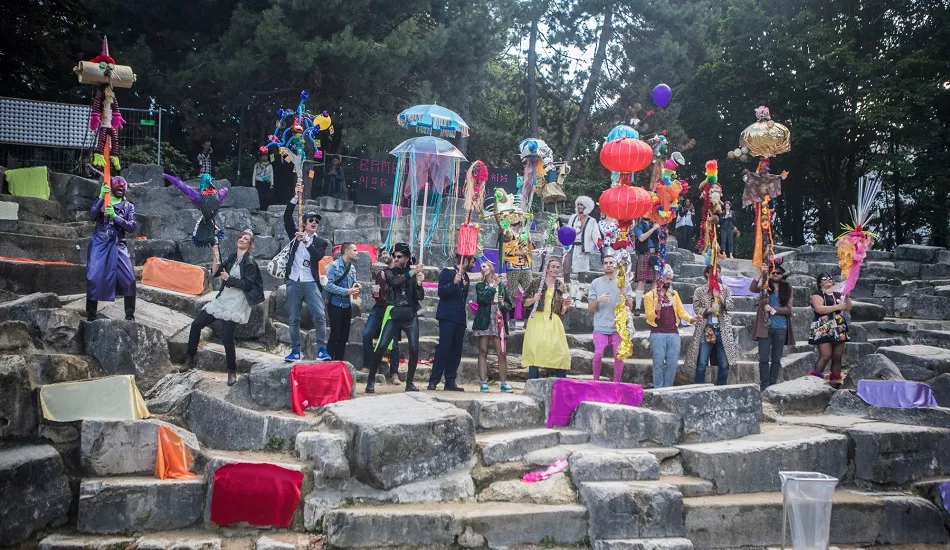 Illustration pour Otto 10&nbsp;: ou quand Paris redevient une « véritable capitale de la fête »