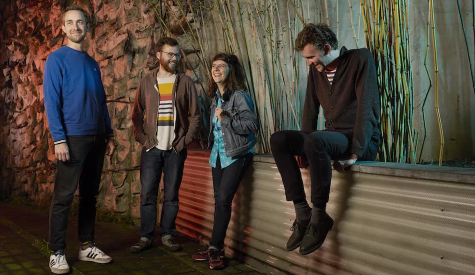 Illustration pour Entre post-rock obscur et synthpop colorée, « Sugar High », le nouvel album de BRNS, est enfin disponible