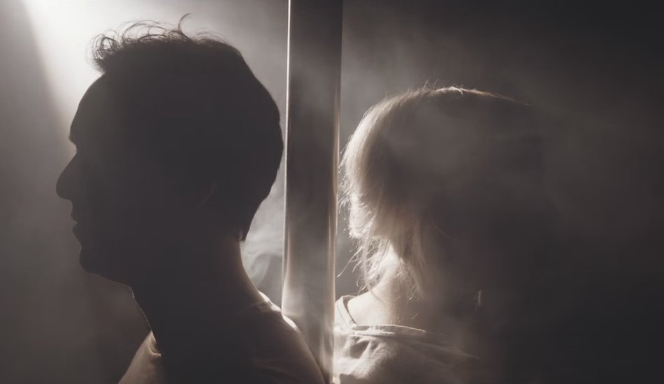 Illustration pour A voir&nbsp;: « Sous Garantie », le premier clip poétique de Malik Djoudi