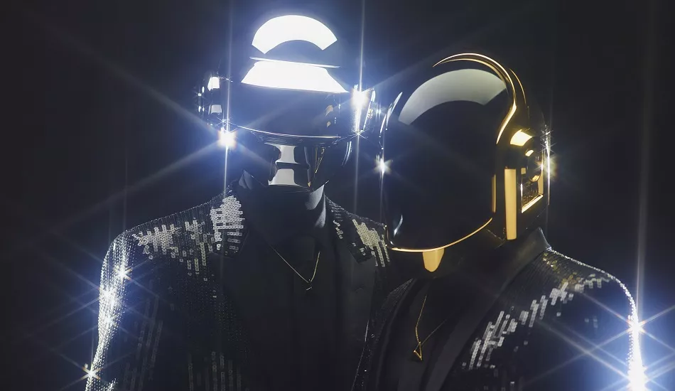 Illustration pour Deux DJs anonymes déguisés en Daft Punk partent en tournée dans toute l&rsquo;Afrique