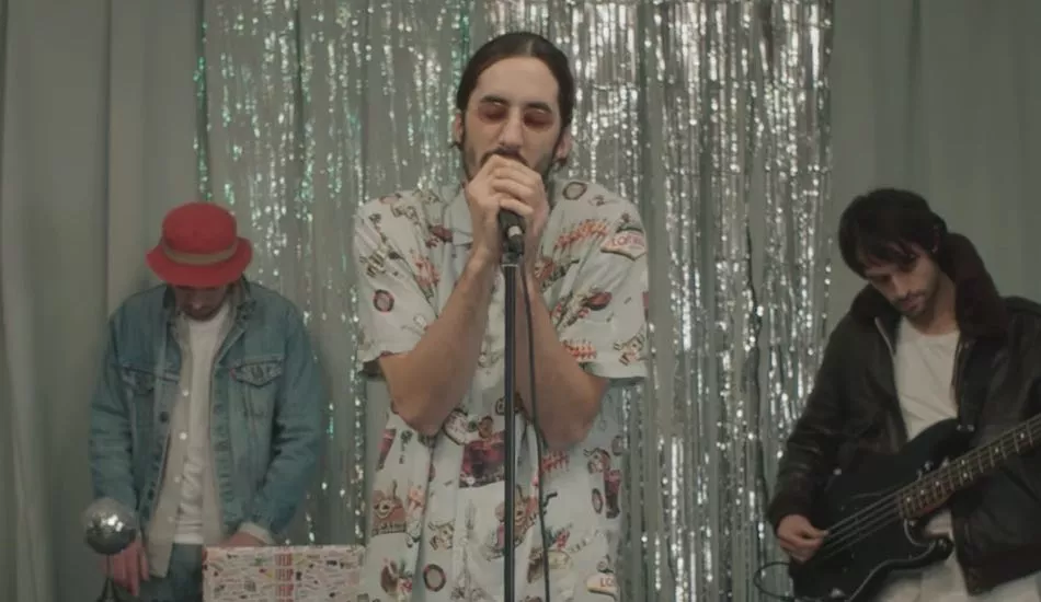 Illustration pour Lomepal en concert-malaise dans le clip de « Club »