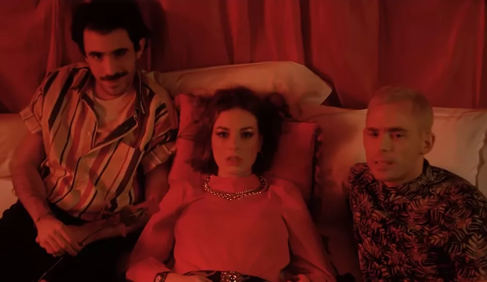 Illustration pour Therapie TAXI sort « Hit Sale » en featuring avec Roméo Elvis