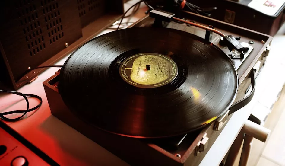 Illustration pour Deux nouvelles ventes aux enchères de vinyles et CDs issus de la discothèque de Radio France