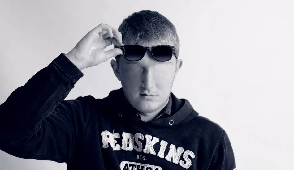 Illustration pour VALD sort un clip pour illustrer son titre « Désaccordé »