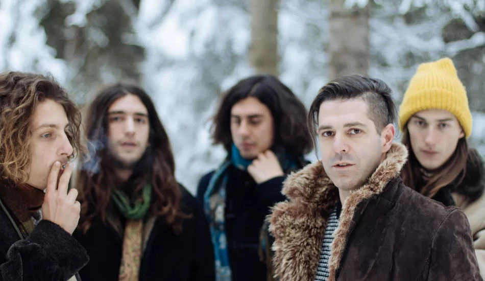 Illustration pour Exclu&nbsp;: Le Roi Angus en live session dans un chalet en Suisse