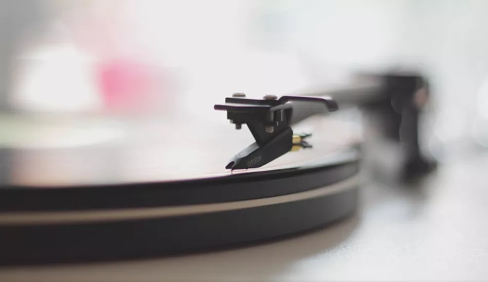 Illustration pour Record Radar&nbsp;: le service en ligne qui vous indique où acheter vos vinyles préférés