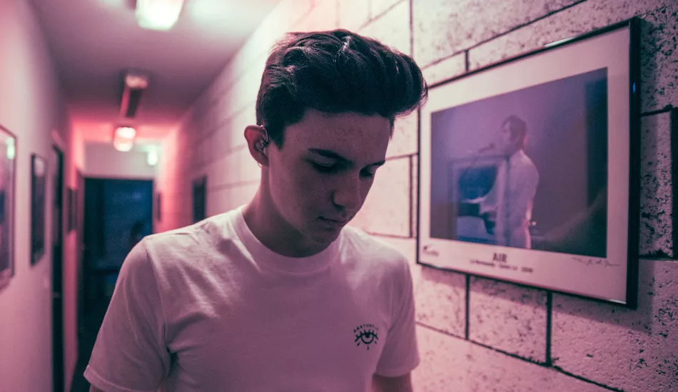 Illustration pour Petit Biscuit partage un clip plein de douceur pour son titre « Problems »