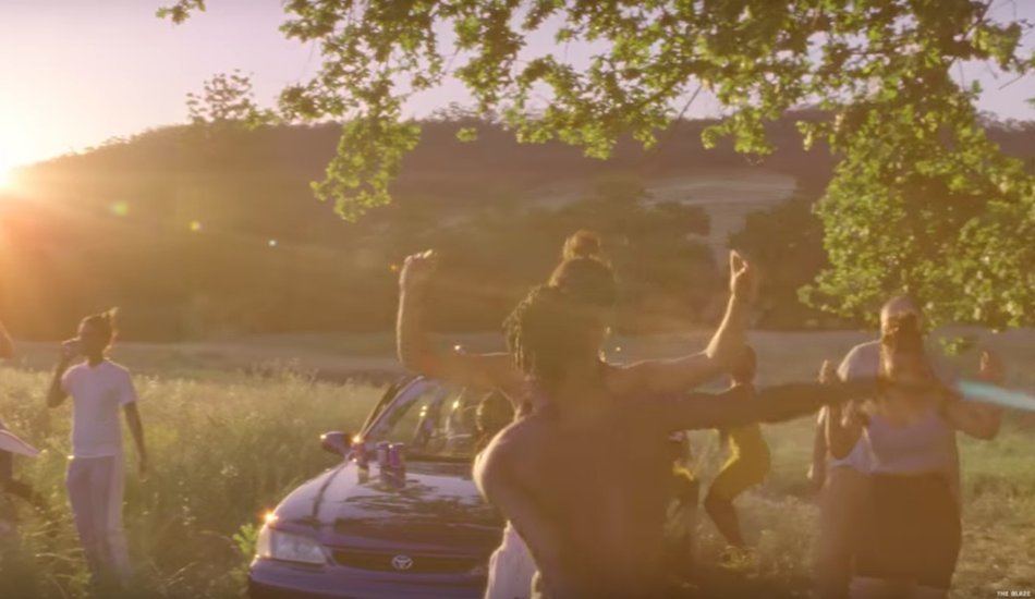 Illustration pour Liberté, égalité, fraternité dans le nouveau clip de The Blaze