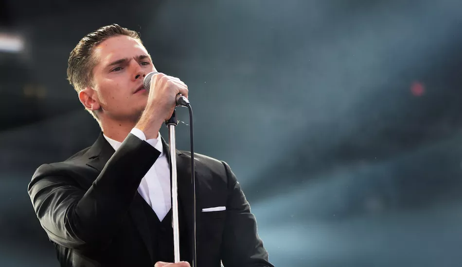 Illustration pour A voir&nbsp;: Quand Roméo Elvis s&rsquo;invite dans un morceau de Her