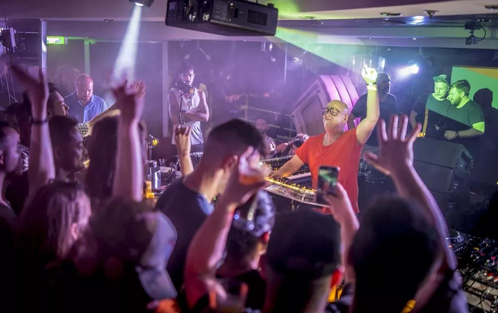 Illustration pour David Holderbach – DAY1NoLogo-215