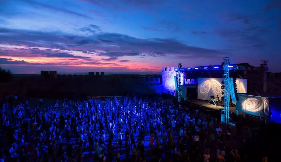 Illustration pour Quatre jours de techno sous le soleil portugais au festival Forte
