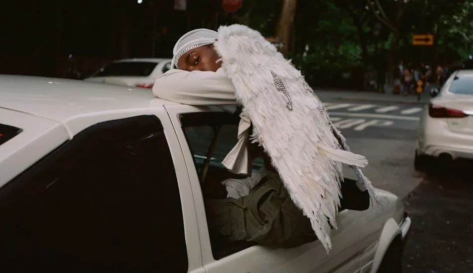 Illustration pour « Negro Swan », l&rsquo;ange plein d&rsquo;espoir de Blood Orange