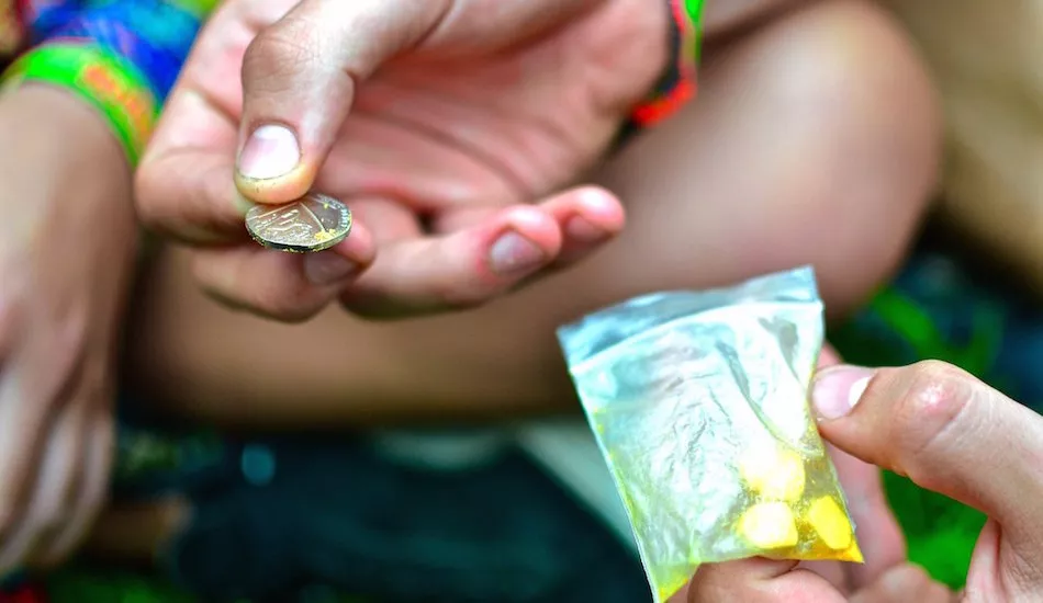 Illustration pour Bientôt un labo itinérant pour tester vos drogues dans les festivals français ?