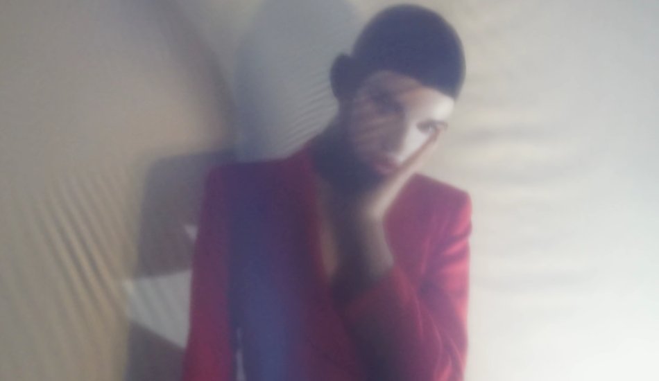 Illustration pour La Femme sort un nouveau titre de 20 minutes pour la Fashion Week