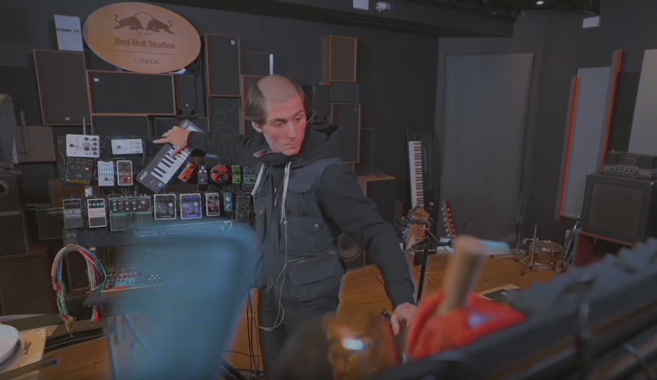 Illustration pour À voir&nbsp;: Jacques ré-interprète « Blackbird » des Beatles