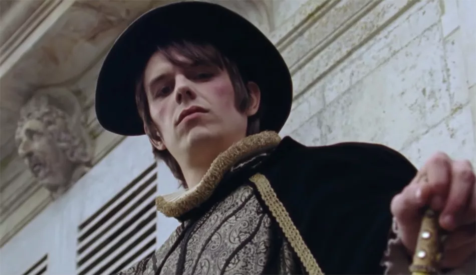 Illustration pour A voir&nbsp;: Papooz joue les chevaliers dans son nouveau clip « Theatrical State of Mind »