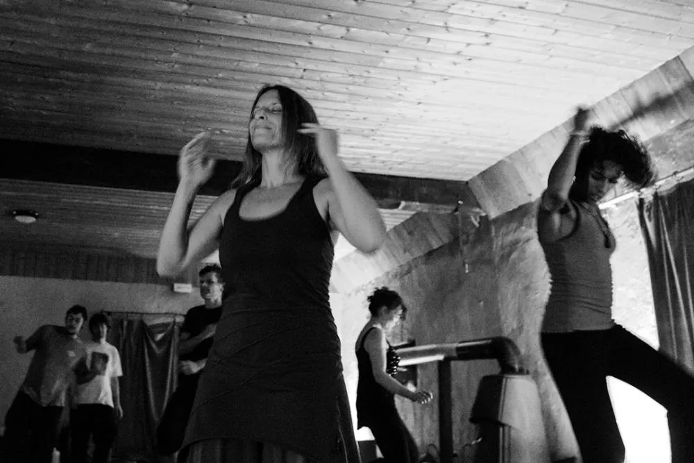 Illustration pour Dharma Techno – Kynsie Serre-8