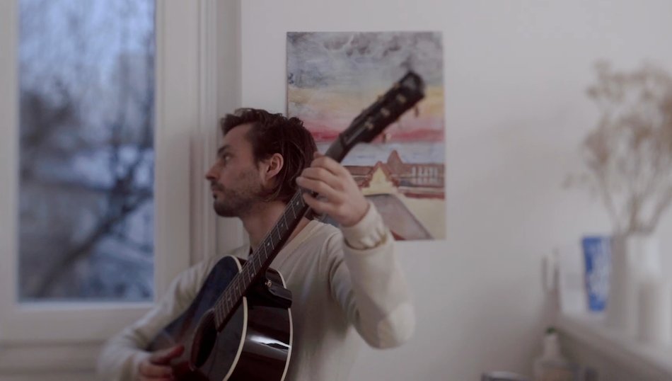 Illustration pour Exclu&nbsp;: Frànçois Atlas transforme les rêves en réalité dans le clip de « Parfum Exotique »