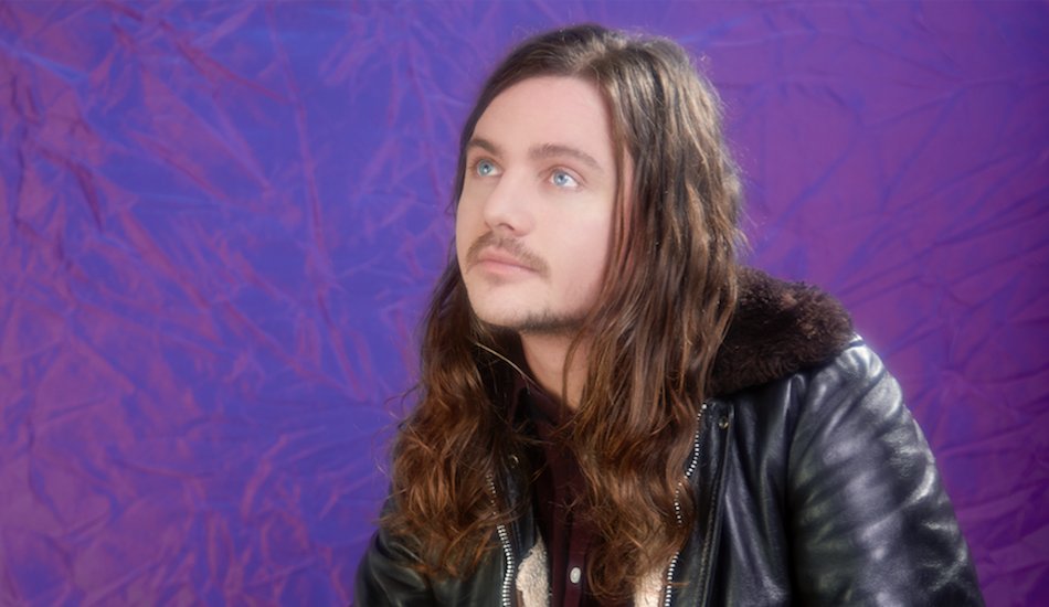 Illustration pour « radio contre-temps »&nbsp;: on a rencontré Flavien Berger pour parler de son album-surprise, d&rsquo;invincibilité et de « Bioman »