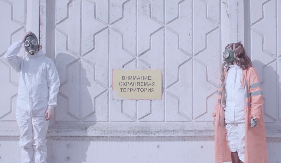 Illustration pour Tsugi Daily&nbsp;: Pussy Riot revient avec « ЧЁРНЫЕ СНЕЖКИ » (neige noire), un morceau comme un pamphlet écologique…