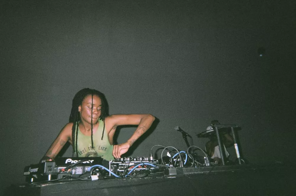 Illustration pour Moonshine 4