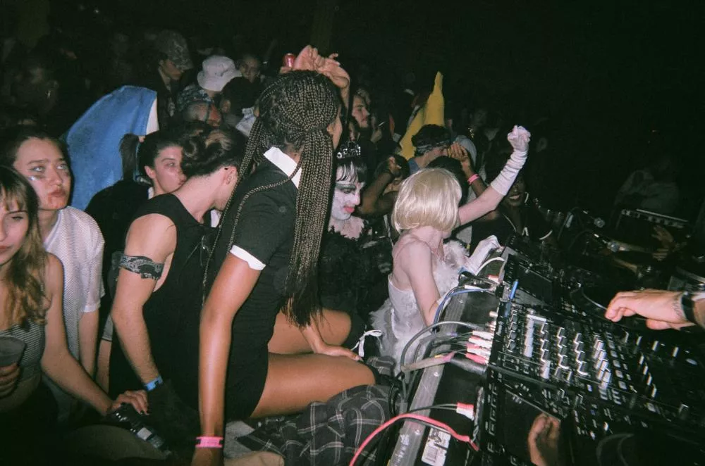 Illustration pour Moonshine 3