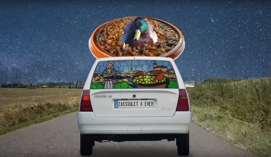 Illustration pour Salut C&rsquo;est Cool part sur les traces du cassoulet dans son dernier clip