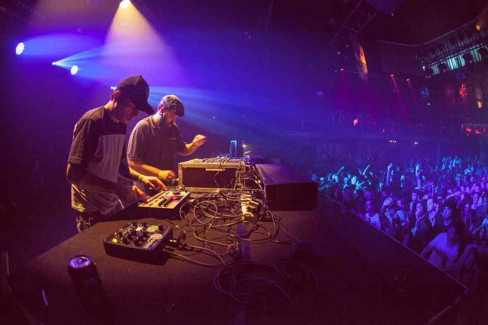 Illustration pour 1425607_10152043344911113_232828991_n