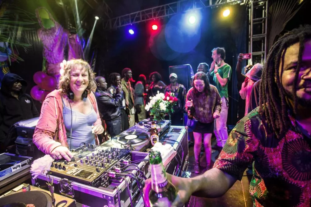 Illustration pour djmarcelleuganda