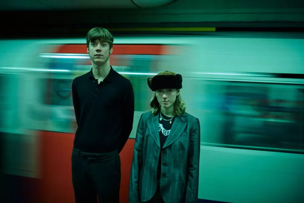 Illustration pour Sorry – DSC_2667_Sam Hiscox- 300 dpi