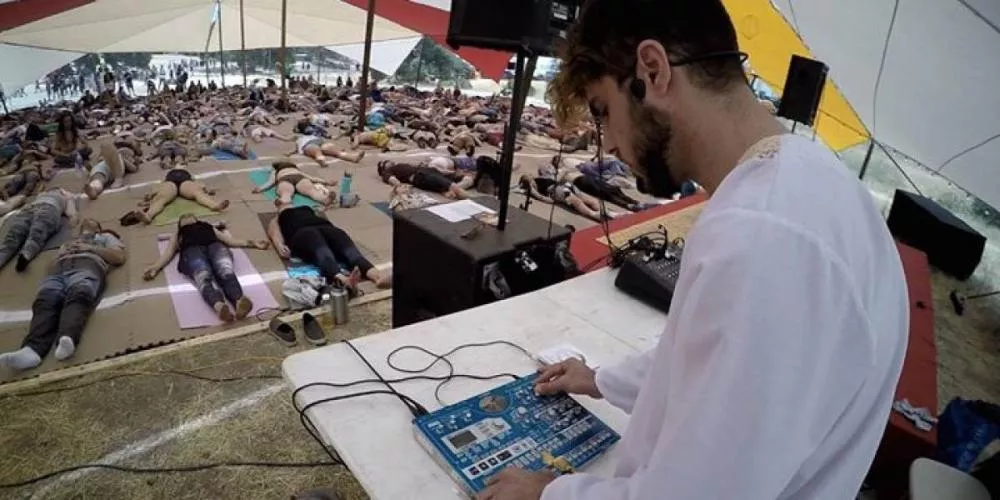 Illustration pour Les bains sonores électroniques à la conquête de la France