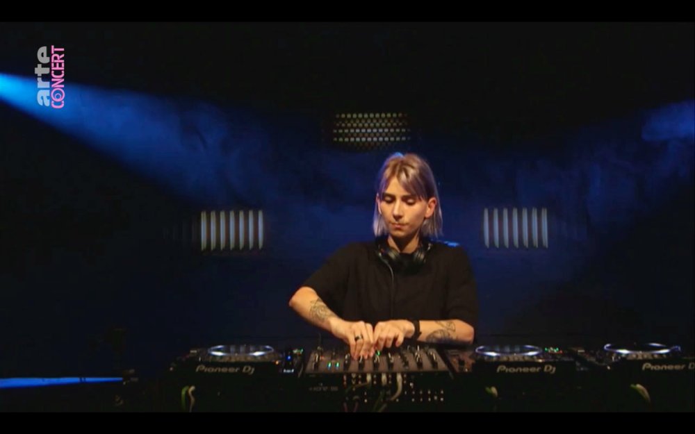 Illustration pour Depuis les clubs de France vides, des DJs vont créer un dancefloor virtuel géant