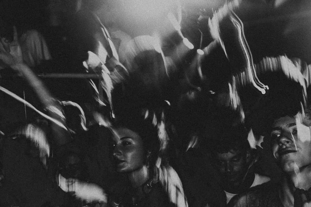 Illustration pour Que sont devenus les clubbeurs, grands oubliés du confinement ?