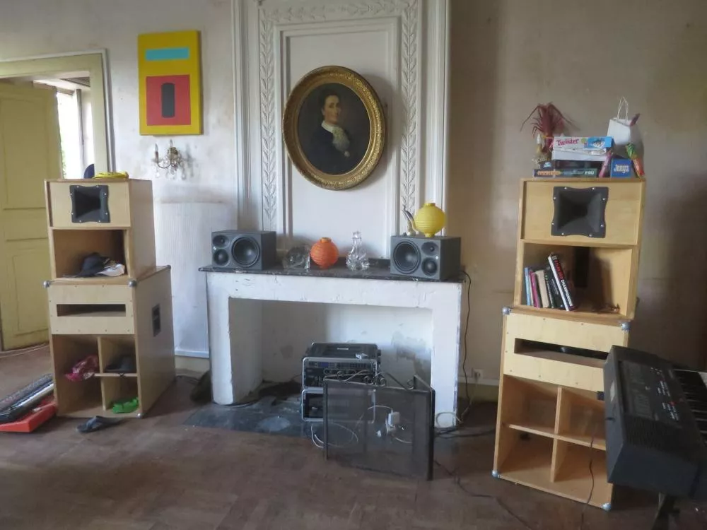 Illustration pour Vous ne le saviez pas, mais Salut c&rsquo;est cool a fabriqué son propre sound system