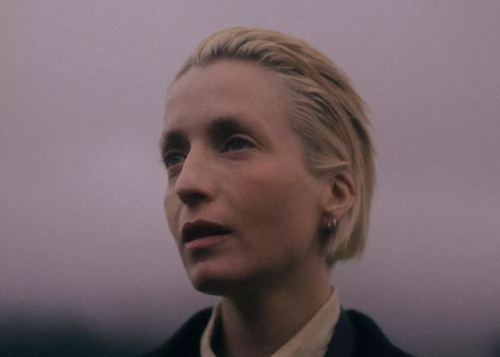 Illustration pour Inter[re]view&nbsp;: cet EP de Jeanne Added, brut, intime, différent