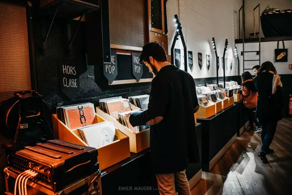 Illustration pour supersonic records disquaires