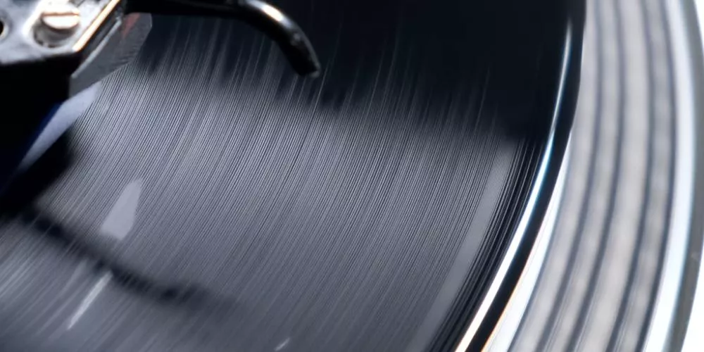 Illustration pour Quoi ?! Four Tet, Burial et Thom Yorke ensemble sur un mystérieux vinyle