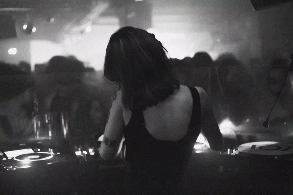 Illustration pour 🔊 Cette compile hommage au club 1O1 ne comporte que des missiles