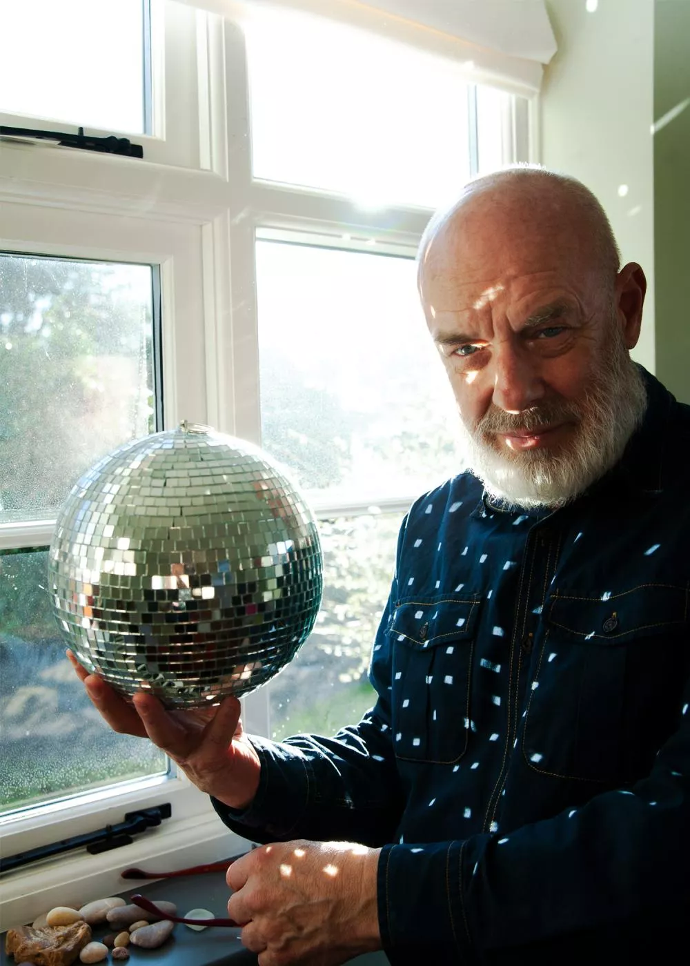 Illustration pour Lighthouse Exclusive – Brian Eno – Photo Credit Cecily Eno (3)