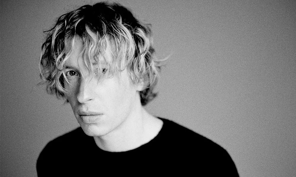 Illustration pour Daniel Avery annonce son nouvel album avec un single sombre et épique