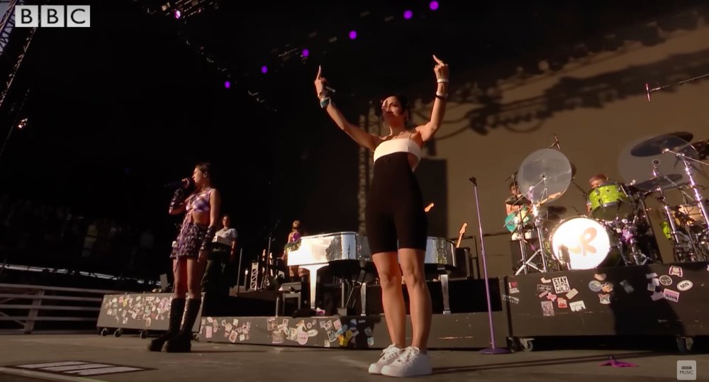 Illustration pour Glastonbury et ses artistes révoltés par l&rsquo;annulation du droit à l&rsquo;avortement