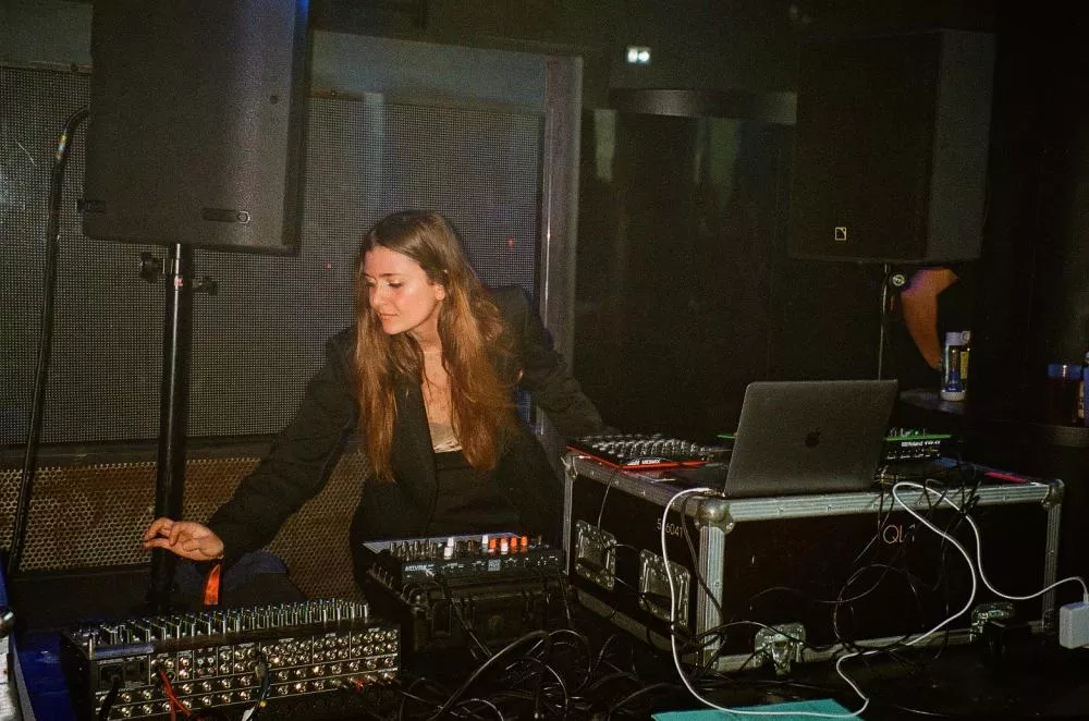 Illustration pour 001036930006