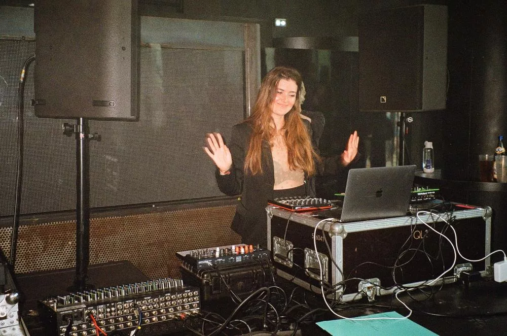 Illustration pour 001036930008