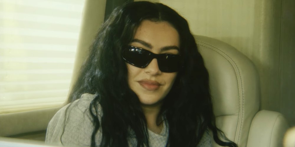 Capture d'écran bande-annonce "The Moment" © Charli XCX