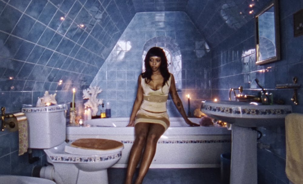 Capture d'écran YouTube du clip de "Danger" Nia Archives