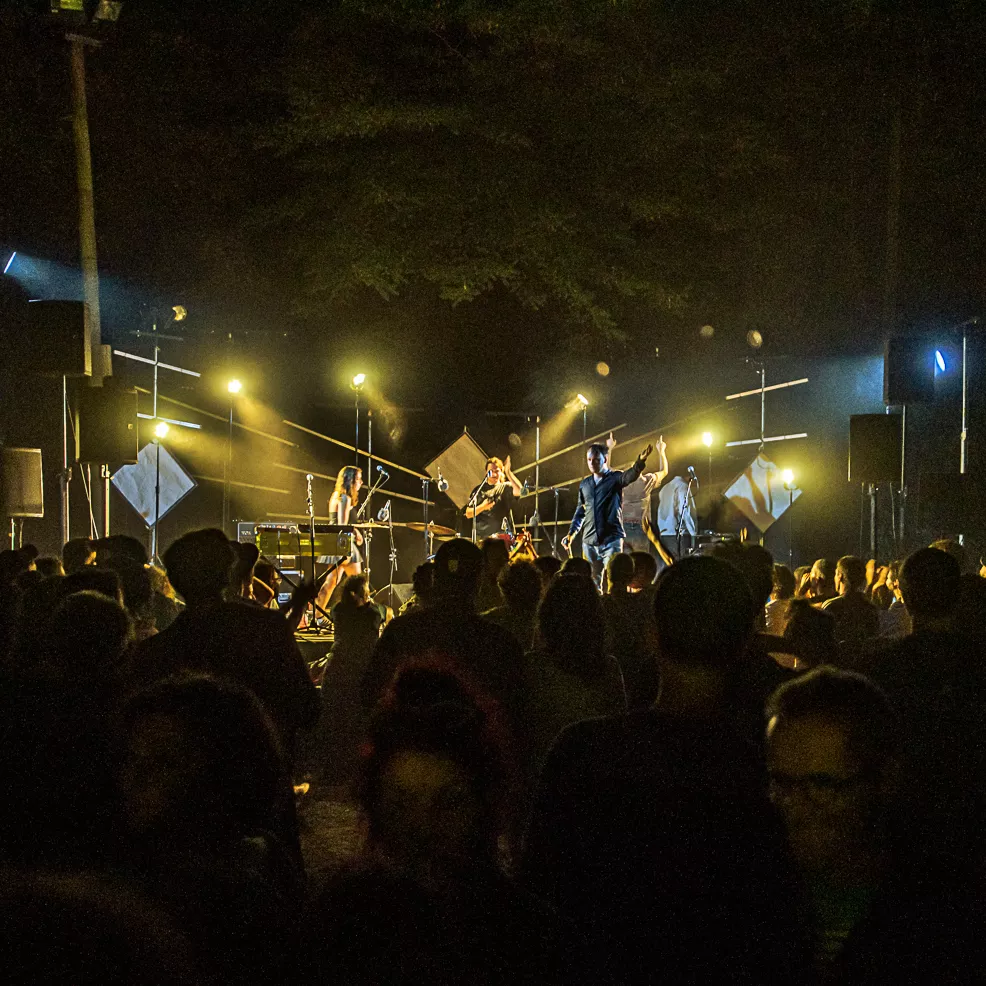 Illustration pour Artistes émergents, randonnées, kayak… Le festival Baignade Sauvage revient pour une 14e édition